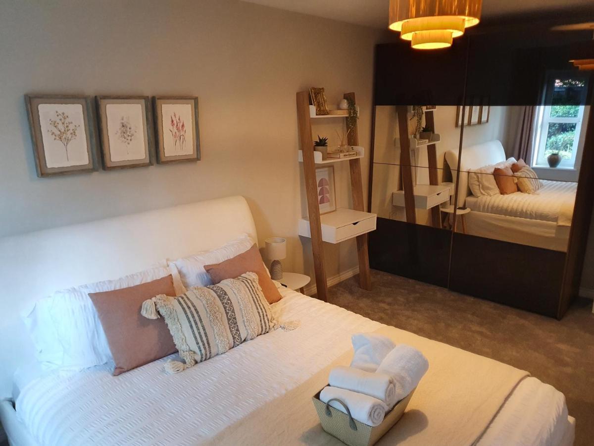 Spacious, Bright Flat Near Town Centre, Parking * York